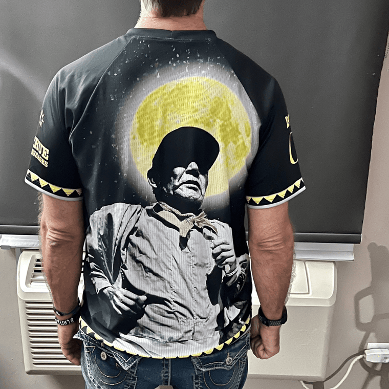 "RUN LIKE MANUEL" SHIRT - TRUE MESSAGES DONATION in use