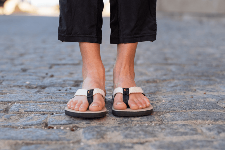 LUNA Chancla Hemp 🇺🇸 - worn standing on wet sand