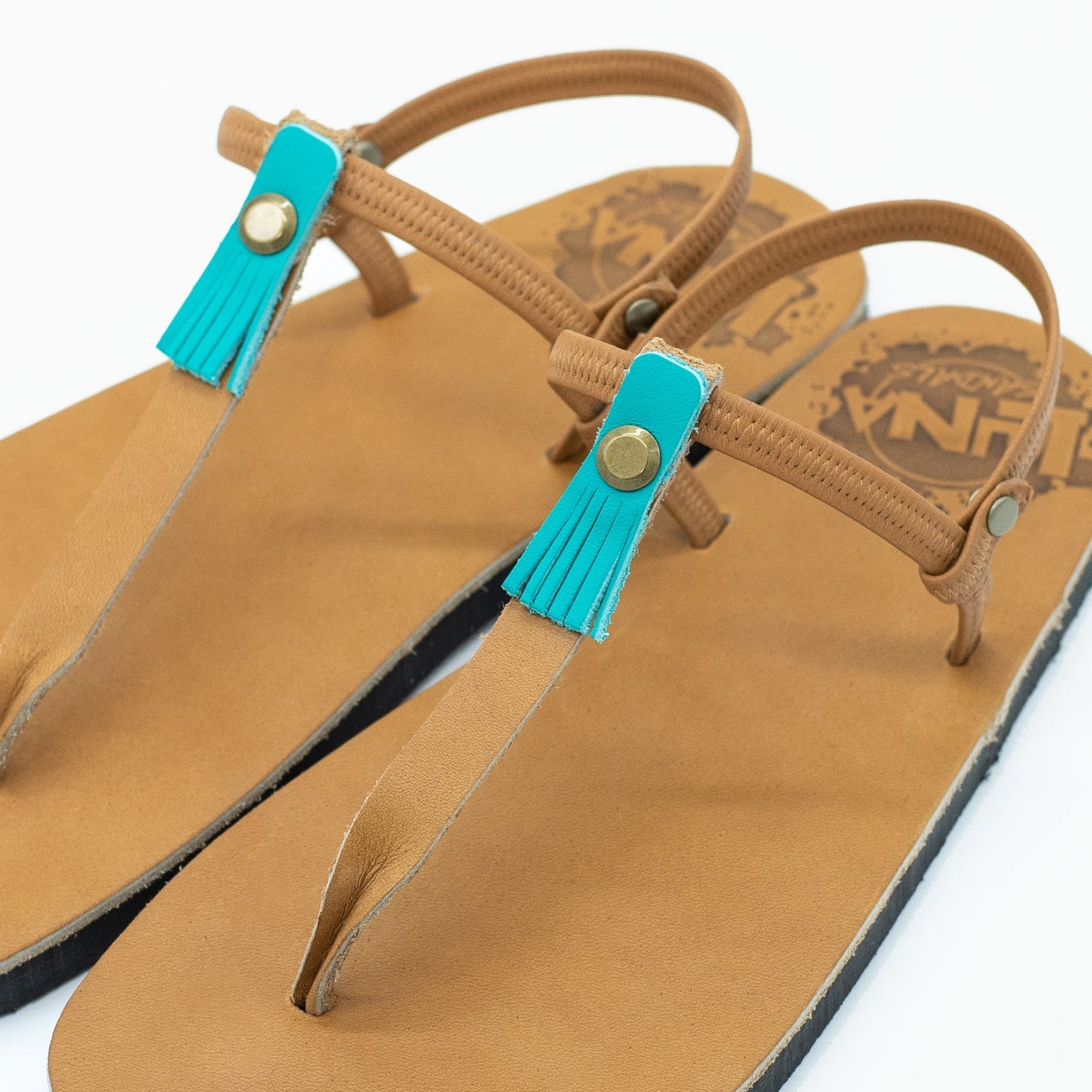 LUNA Brujita sandal - Tan - toe-post and tassel close-up