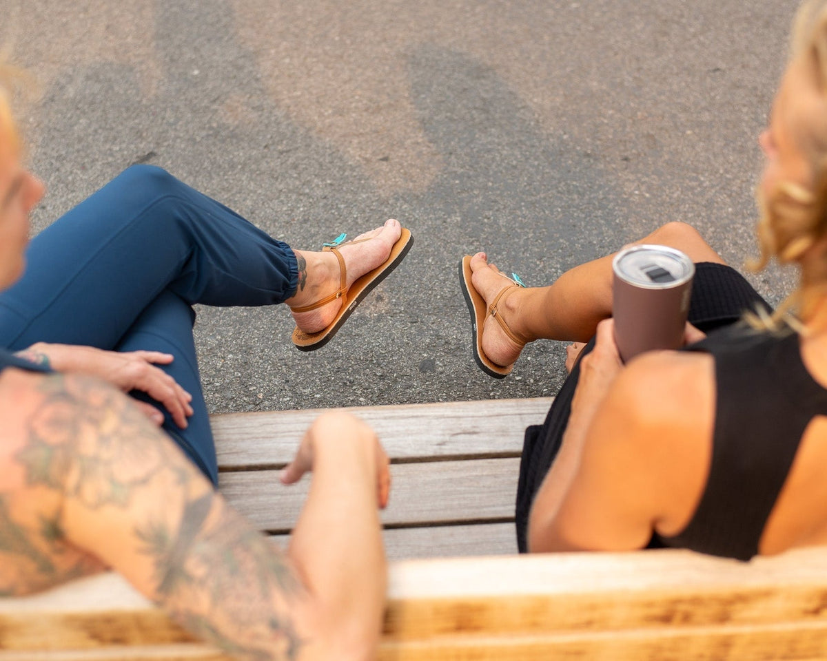 LUNA Brujita - worn, sitting with friends