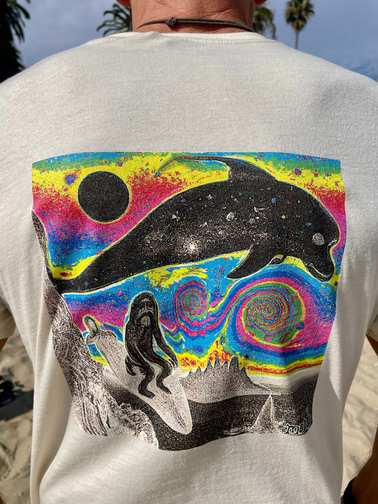 LUNA x 𝙈Ⓞ𝙉𝘿Ⓞ Mondo Surf Art Collab Unisex Shirt in use