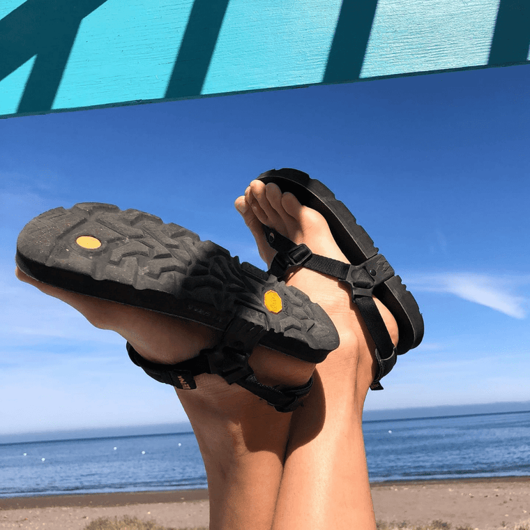 LUNAcycled Mono Gordo Winged Edition - Black in use