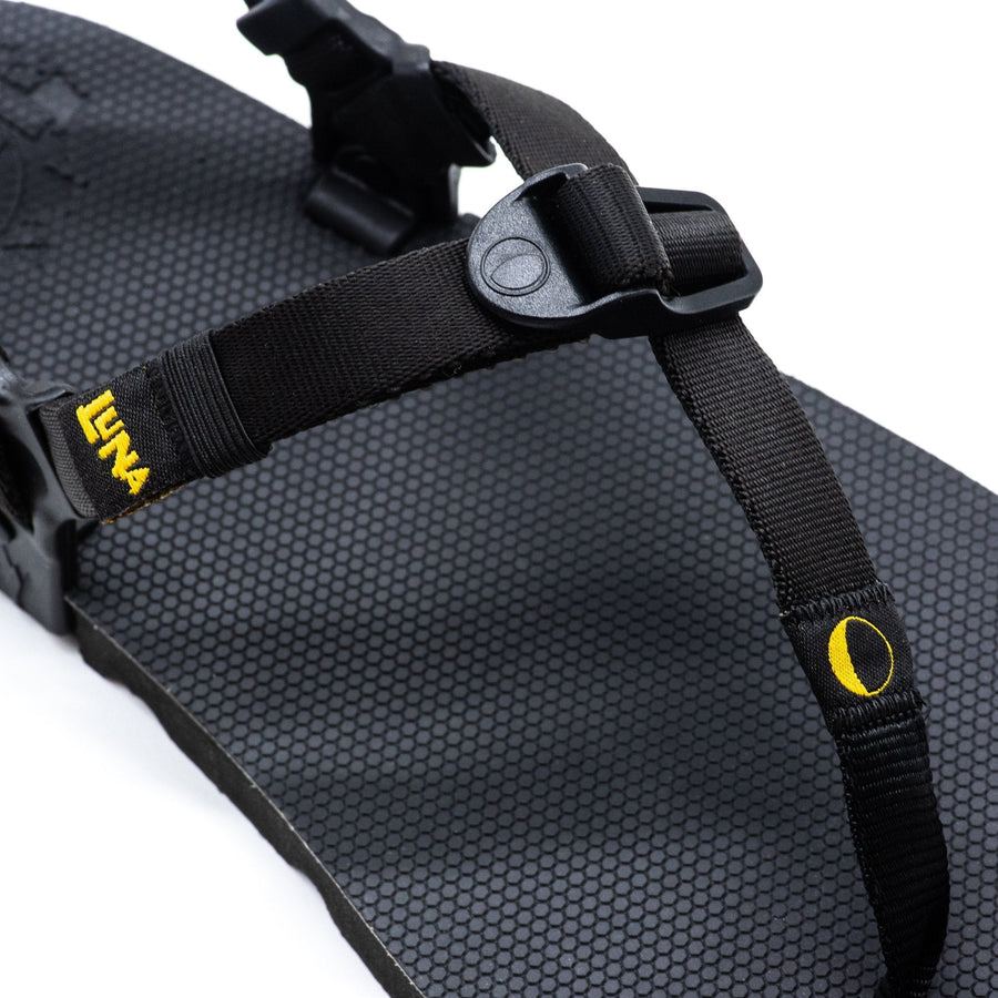 LUNAcycled Mono Winged Edition - Black - strap detail