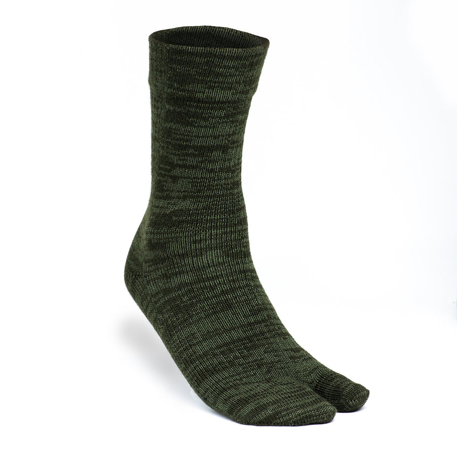 Fluffy YUBI Tabi Socks - Green - single sock, profile