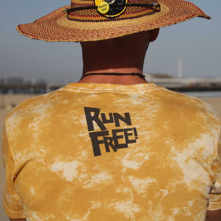 "RUN FREE" LUNA SPLASH TIE-DYE TEE T-SHIRT in use