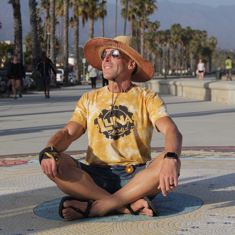 "RUN FREE" LUNA SPLASH TIE-DYE TEE T-SHIRT - worn seated at the beach