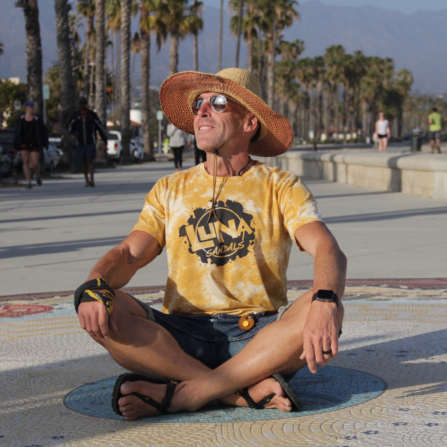 "RUN FREE" LUNA SPLASH TIE-DYE TEE T-SHIRT - worn seated at the beach